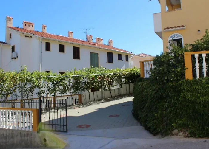 Apartment In Mit Eigenem Balkon By Interhome