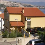In Mit Eigenem Balkon By Interhome Διαμέρισμα Baška